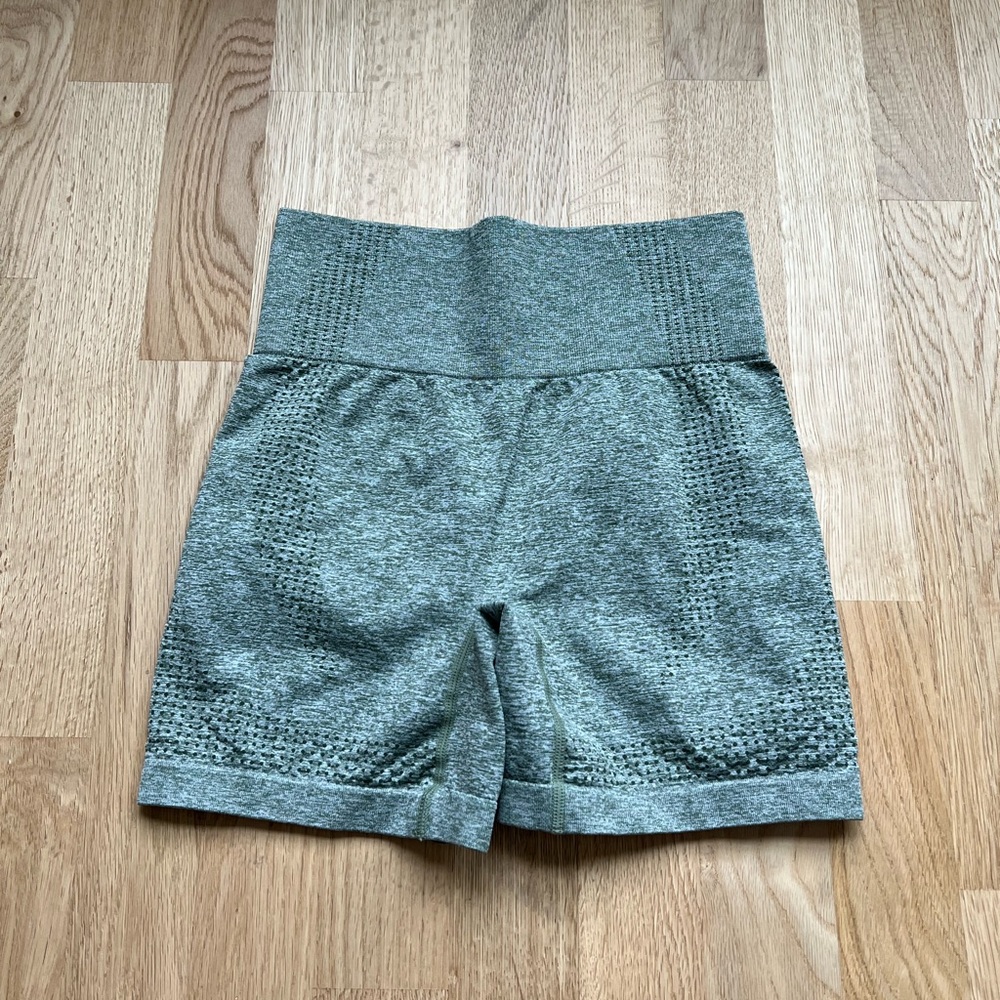 Amazon Green Seamless High Waist Bike Shorts - Size Small *New Condition*